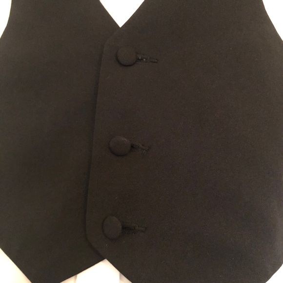 4 four pieces to this BLACK TODDLERS SUIT!$8 - Picture 4 of 14
